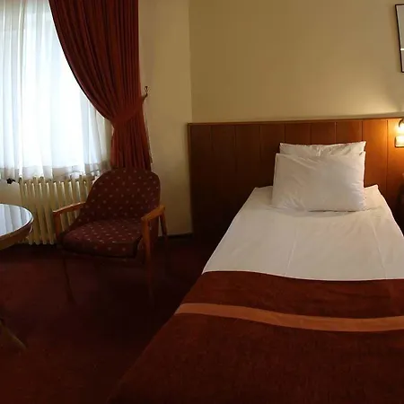 Hotel Segmen 3*